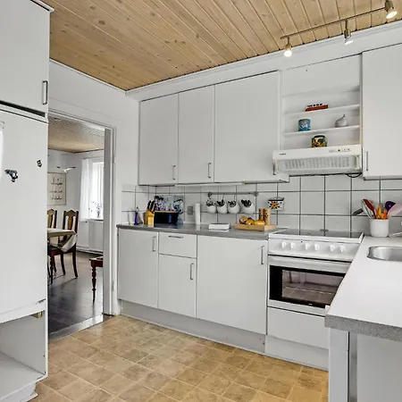 Stunning In With Kitchen